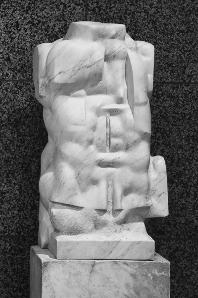 Imperium, Skulptur, Otto Berndt Steffen, 1989, Marmor