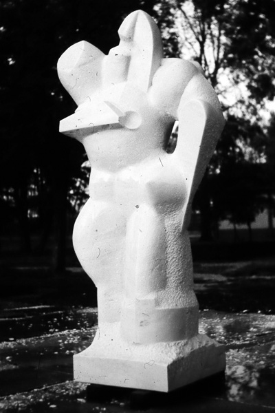 Konfrontation, Skulptur, Otto Berndt Steffen, 1981–83, Marmor